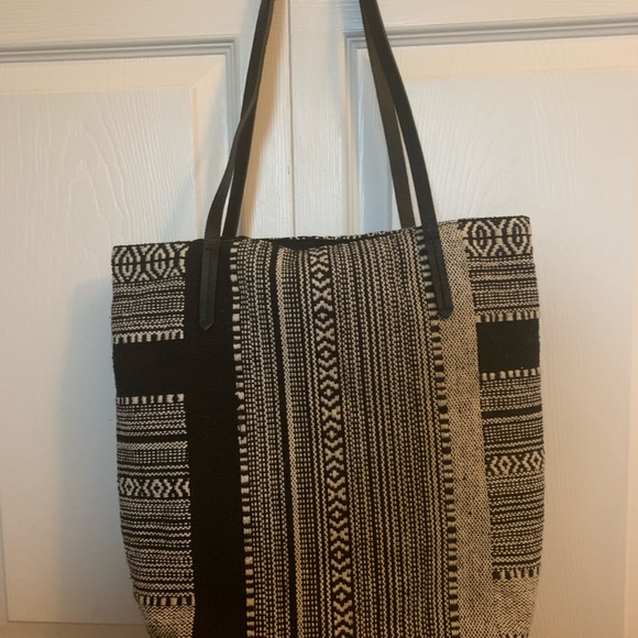Lucky brand woven tote with matching pouch black and white - Picture 5 of 9